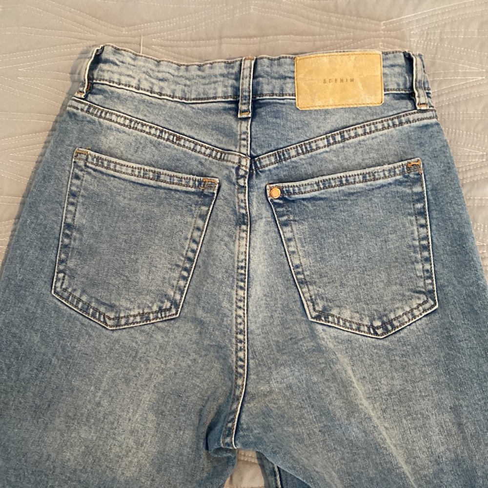 NWT H&M Ultra High Rise Mom Jeans
